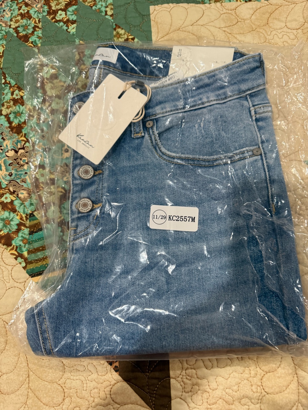 Kancan gardenia button fly capri NWT 11/29